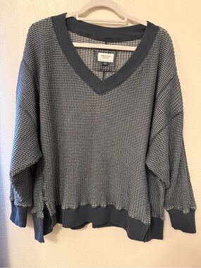 American Eagle Outfitters Big Hug V-Neck Waffle Navy Sweatshirt